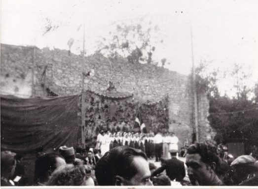 1949 - Représentation folklorique à l'issue du défilé au vieux château