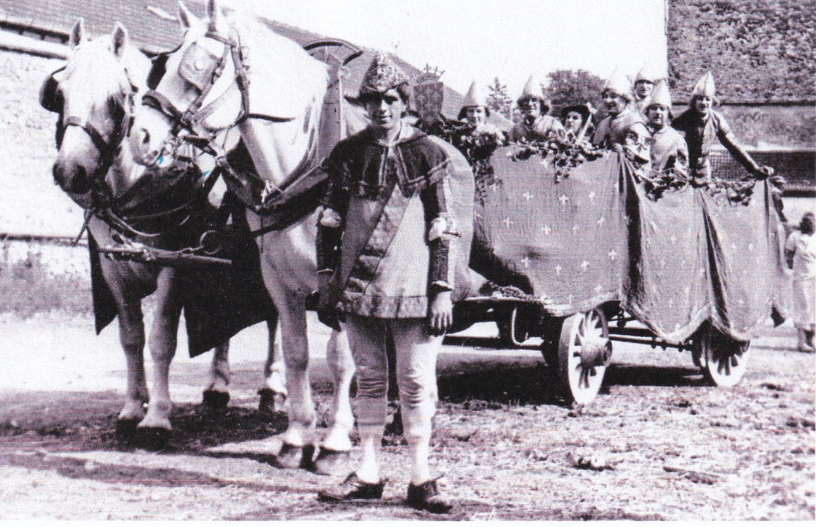 1er plan , Lucien Gesbert attendant le départ du cortège