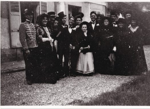 1951 - Groupe de jeunes de la JAC ayant réalisé des chars