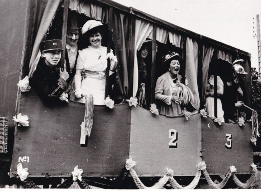 1952 - 1ère année dite fête des roses - M. Dupuis, Mmes L. Leroy, S. Dupuis, M. Hoton