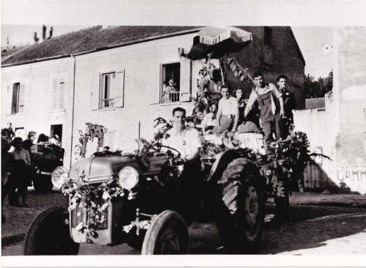 1947 - Fête de la terre - Les ramasseurs de PDT 1